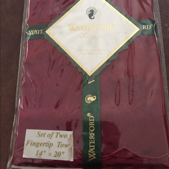 NWT Waterford set of 2 fingertip towels 14x20 ruby - Picture 2 of 6